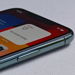 Apple iPhone 11 Pro Max 4G LTE Mobile Phone 6.5" Face ID NFC 12MP Came